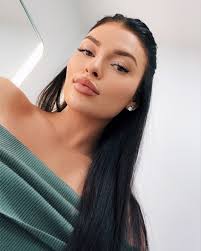 Sara Tiffany (@saramcraee) • Instagram photos and videos