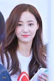 Heres how each member of Momoland looks without makeup