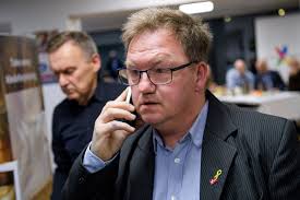 Dramatisk start på valgkampen: Brian sprang som James Bond