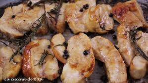 Trasferite il petto di pollo scottato in una teglia con carta forno e mettetelo a cuocere per circa 15/20 minuti in forno preriscaldato ventilato a 200°. Tagliata Di Pollo Al Forno Rita S Kitchen