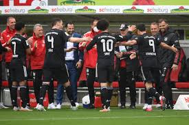 Hier sind die 10 schönsten tore des wahrscheinlich besten mittelstürmers der welt! Robert Lewandowski Der Bayern Sturmer Erzielte In Der Bundesliga 40 Tore Erzielt Von Gerd Muller