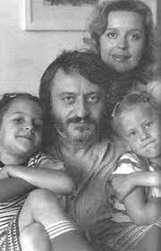 In 1971, she completed her studies at comenius university in bratislava. Filmovizia Magda Vasaryova