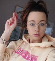 Lo mejor no siempre se muestra al principio. Si sabes jugar, te mostraré lo  que se esconde tras mis silencios.