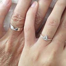 Matching Promise Rings For Couples With A Hidden Heart On Her Ring Will Make Perfect Pr Couples Ring Set Matching Promise Rings Wedding Rings Sets His And Hers