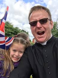 Matthew McMurray على X: "Lostock Hall Carnival. Fun times. Sun has come out  now! #newvicar https://t.co/Szs3yVCIwR"