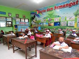 Kelas biasanya terdiri deretan meja dan kursi yang monoton. Wilayah Ppkm Level 1 3 Boleh Gelar Sekolah Tatap Muka Ini Aturan Pelaksanaannya