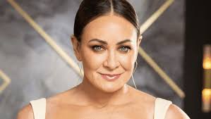 Celebrity apprentice australia is about celebrities that take on challenges such as financial, retail and many more and then they go to the board room and face elimination or 'firing'. Tcyuuhevtbsnam