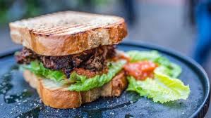 Rezept Reh Burger Mit Spitzkohlsalat Und Joghurt Mayonnaise Ndr De Ratgeber Kochen