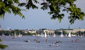 Jung von matt provides its clients with creative and efficient marketing communication across all channels and disciplines. Hamburg Ist Die Alster Gefahrlich Voll Mopo