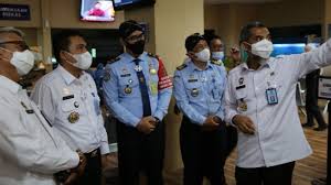 Pembuatan paspor ini dilakukan di kantor imigrasi. Kantor Imigrasi Yogyakarta Menuju Birokrasi Bersih Melayani Kemenkumham Ingatkan Inovasi Suara Jogja
