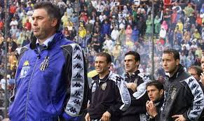 Juventus came close to adding to its collection of league titles, but in the end, a controversial refereeing decision denied them the title. L Ultimo Trofeo Della Juve In Europa Con Ancelotti In Panchina Voce Di Napoli
