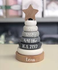 Jabadabado W7120 Holz Ring Stapelturm Grau Weiss Natur By Schmatzepuffer Personalisierbar Baby Diy Geschenke Zur Geburt Baby Geschenke