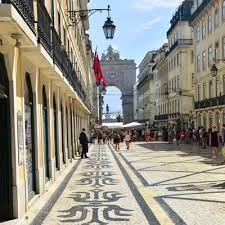 Inflection of lissabon (kotus type 5/risti, no gradation) nominative lissabon — genitive lissabonin — partitive lissabonia — illative lissaboniin — singular plural nominative lissabon — accusative nom. Lisbon Portugal A Tourist Guide For 2021