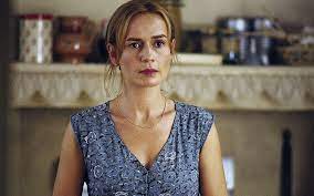 La comédienne française sandrine bonnaire revient sur l'agression qu'elle a subie il y a 20 ans. Die Frau Des Leuchtturmwarters Dienstag 12 01 08 50 Uhr Auf Kinowelttv