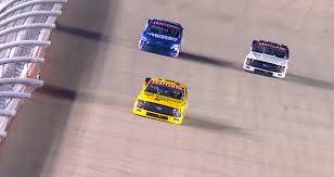 Riggs passes Caruth on final lap to win Nashville