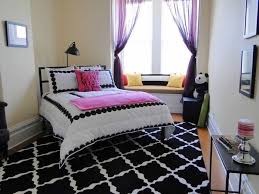 A few bedrooms have gone for a chic makeover by painting the walls purple with highlight offered by cool paintings hung right above the bed, while, others have owls printed on the wall to add more fun. 1001 Ideas For Cozy Teenage Girl Bedroom Ideas For Small Rooms