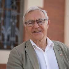 Fotos del poble valencià assenyalant la porta d'eixida a Mazón i a tot el  seu govern. #valència #vlc #valencia #mazon #dana #danavalencia  #mazóndimissió