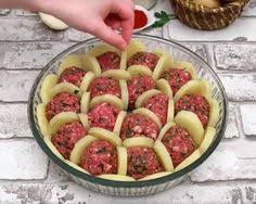 Boulettes De Viande Et Pommes De Terre Gratinees Au Four Une Recette Tres Originale Boulette De Viande Recette Gratin Recettes De Cuisine