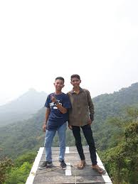 Untuk bisa menikmati keindahan alam dan berswafoto di wisata bukit kembar ini, kamu hanya dikenai biaya tiket masuk seharga rp 10.000. Wisata Karawang Puncak Pinus Loji Guselam Jepret