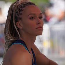 She is mainly active in lead climbing competitions. Julia Chanourdie Facebook
