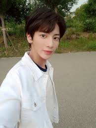Tweets Con Respuestas De Tomorrow X Together Txt Members Twitter In 2020 Txt Boyfriend Material Entertaining