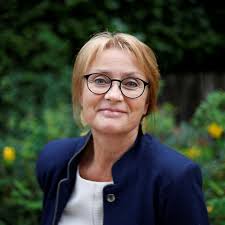 About 5 — Gaby Tara