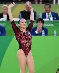 Prima atleta azzurra a laurearsi campionessa mondiale di ginnastica artistica, prestazione realizzata ad aarhus nel 2006, in tale anno fu insignita del collare d'oro al merito sportivo del coni, e a inizio 2007 ricevette l'onorificenza presidenziale di. Vanessa Ferrari