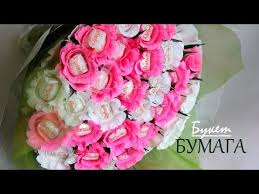 как сделать цветы из конфет и гофрированной бумаги видео Rozy Buket Iz Konfet Rafaello Bouquet Of Sweets Raffaello Bumazhnyj Cvetok Buket Iz Konfet Shokoladnyj Buket