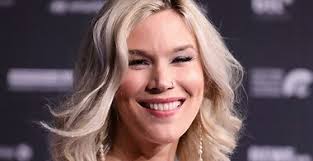 Love Island star poses with lookalike mum who she calls 'best friend' for  stunning snap