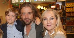 Některé deníky kvílejí nad tím, jak si paní basiková bere mladičkého poláka. Basikova Udelala Zasadni Zivotni Krok Tohle Preci Cekal Kazdy Celebrity Instory Cz