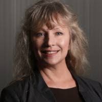 Julie Hartwell's Instagram, Twitter & Facebook