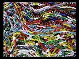 Uno De Los Principales Ritos De La Santeria Es Adquirir Los Collares Protectores De Cuentas Del Culto Los Collares Protegen Contra Orisha Collares Santeria
