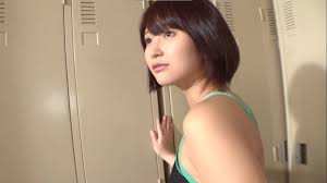 深田結梨】競泳水着姿の水泳部女子に媚薬水を投与して部室で中出しセックス作戦 | エッチな写真