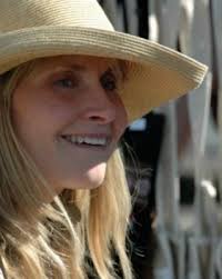 Loretta Lara's Instagram, Twitter & Facebook