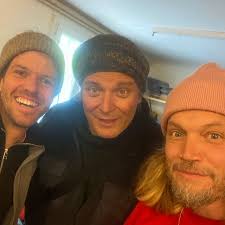 hoi, this is Anna, Fred & Philipp. We made a record together, which turned  out to be beautiful and one of the most honest, peaceful and easiest pieces  of music we ever