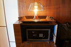 hotel hopper andaz tokyo toranomon hills 旅館精神寓意現代洗鍊奢華 房間與服務 shelving design decor floating nightstand