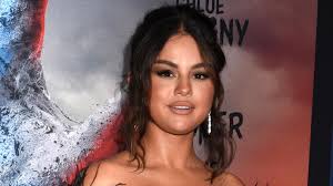 Selena gomez feierte ihren geburtstag stilecht in italien. Von Wegen Zugenommen Selena Gomez Ganz Schon Heiss Im Baywatch Look