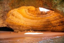 Ook Alle Vakanties Naar Portugal Vind Je Op Luvotra Nl Vergelijk En Selecteer Gemakkelijk En Snel Luvotra Maakt He Algarve Sea Cave Best Beaches In Portugal