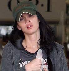 On a regular day, a tinted moisturizer, good mascara and an attractive lip gloss are all she needs.she suggests girls to give the there is no denying that megan fox is an absolute mega babe. 10 Best Pictures Of Megan Fox Without Makeup Megan Fox Without Makeup Megan Fox Style Megan Fox Makeup