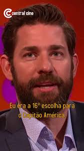 John Krasinski com o traje do Capitão América hahaha Entrevista: The Graham  Norton Show. #JohnKrasinski #EmilyBlunt #TheGrahamNortonShow #BBC  #TheGNShow #Reels #Explorar #MarvelBrasil #CapitaoAmerica ...