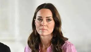 Kate Middleton reconsidera seu futuro como rainha após chocante acidente no  castelo de Windsor... Ver mais  https://theripenews.com/2024/12/kate-middleton-reconsiders-future-as-queen-after-terrifying-windsor-castle-accident.html