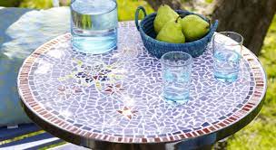 diy une table de jardin en mosaique table de jardin table mosaique diy
