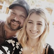 Wendy Schlueter's Instagram, Twitter & Facebook