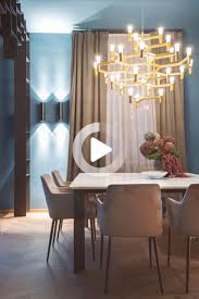 Inspiration le minimalisme a une âme dans cet appartement parisien. Crown Major Anhanger Feature Essanhanger Alti Beleuchtung Innenarchitektur Esszimmerdesign Lichtdesign