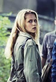 Julie sees that r is different from the other zombies, and the pair embark on an unusual relationship. If Kristen Stewart And Jennifer Lawrence Had A Child This Is It Warm Bodies Teresa Palmer Teresa Mary Palmer