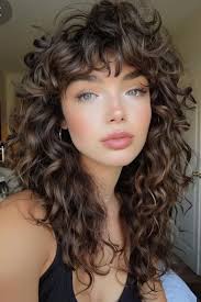 Hi everyone, I am new to Portsmouth and looking for a stylist who knows how  to cut curly hair. I have 3a/3b type curls and would like to find a stylist  experienced