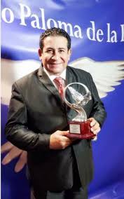 Maybe you would like to learn more about one of these? Cantante Sergio Hernandez Recibe Un Galardon Listin Diario