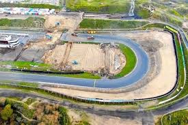 Het circuit zandvoort ligt in de duinen bij de gelijknamige badplaats. Zandvoort Formel 1 Teams Tappen Im Dunkeln Formel 1 Speedweek Com