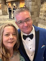 this is your sign to grab your bestie & do those Christmas activities 🎄✨