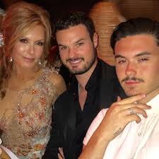 Hello 👋❗ My Lovely Fans💟 If Truly You Are a Huge Great Fan Of Mine Can I  Get a Big Yes💗 I Love You All My Fans 🌷🌈🌸"